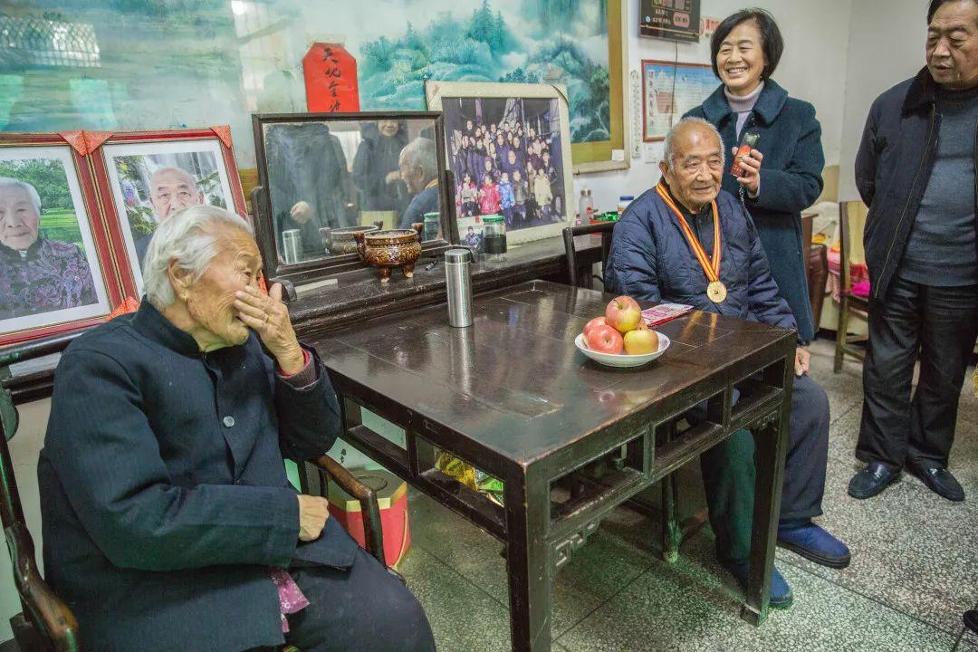 现唱中国人民志愿军军歌，传承英雄精神，弘扬民族精神，现唱志愿军军歌，传承英雄精神，弘扬民族荣光