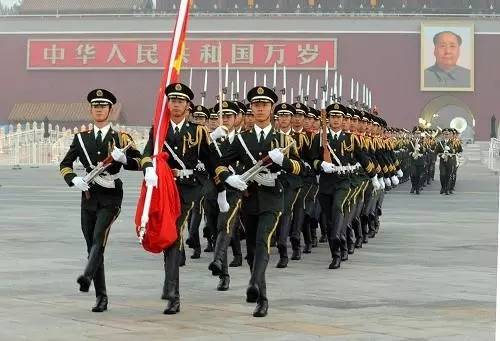 国旗护卫队最新图片，展现荣耀与尊严的壮丽瞬间，国旗护卫队壮丽瞬间，荣耀与尊严的展现图片集
