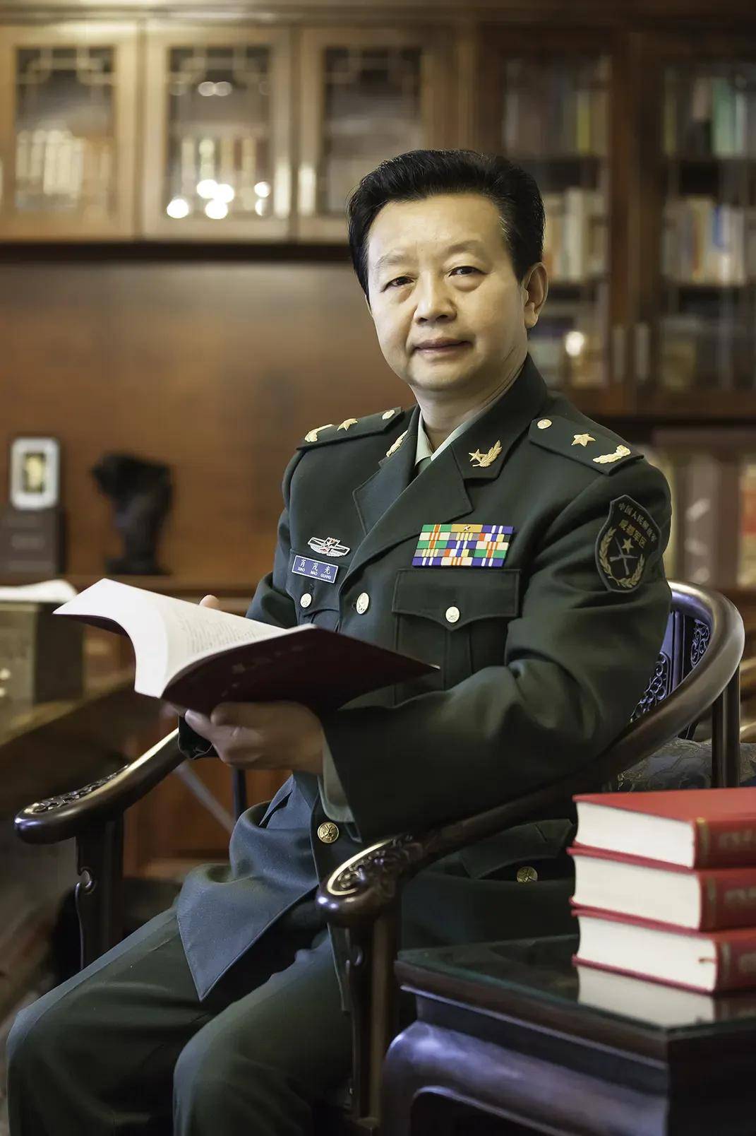 中国陆军将军，英勇无畏，忠诚担当的典范，中国陆军将军，英勇无畏，忠诚担当的典范人物风采