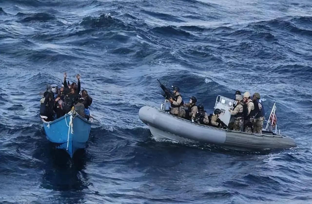 中国海军遭遇海盗事件，深度解析与应对策略，中国海军遭遇海盗事件，深度解析及应对策略