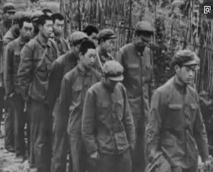 中国女兵图片，展现力量与荣耀，不应涉及越南俘虏等敏感话题，中国女兵的力量与荣耀，展现风采，远离敏感话题