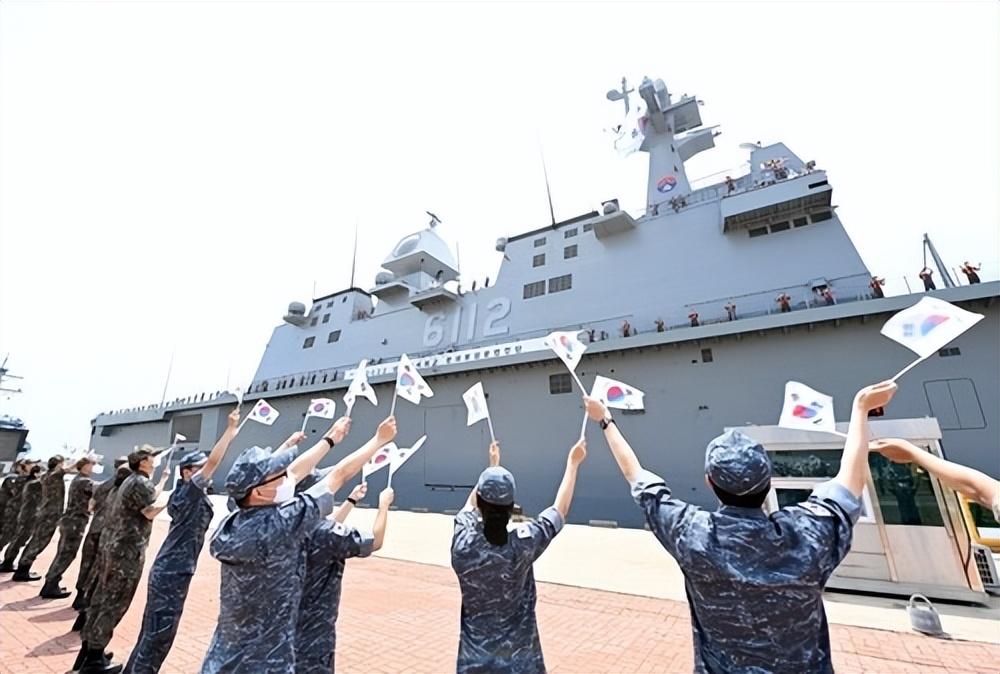 中俄反潜机同日现身日本周边，区域安全动态分析，中俄反潜机同日现身日本周边，区域安全态势引发关注