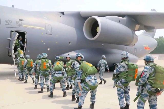 揭秘空降兵第15军，兵种特色与职责使命，揭秘空降兵第15军，兵种特色与神圣职责使命