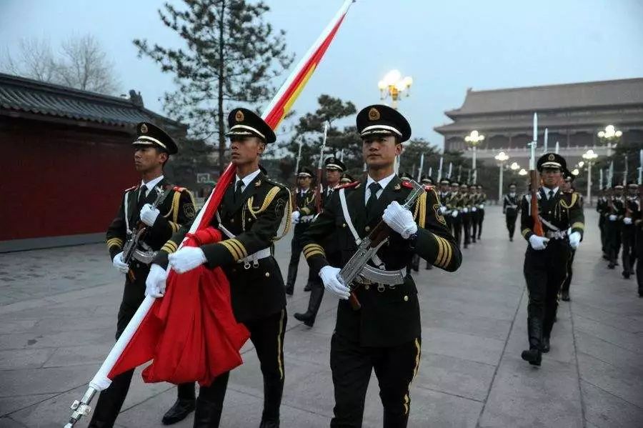 国旗护卫队要求，卓越标准，展现国家尊严的象征，国旗护卫队，卓越标准，展现国家尊严的荣耀守卫