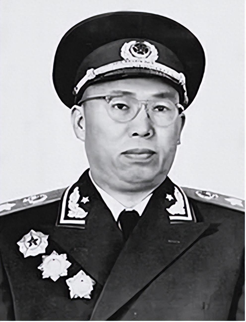 军事评论许将军，战略眼光与领导能力的杰出体现，许将军的军事评论，战略眼光与领导能力的卓越展现