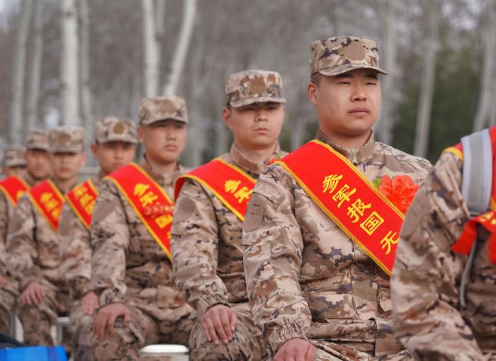 武警服装革新