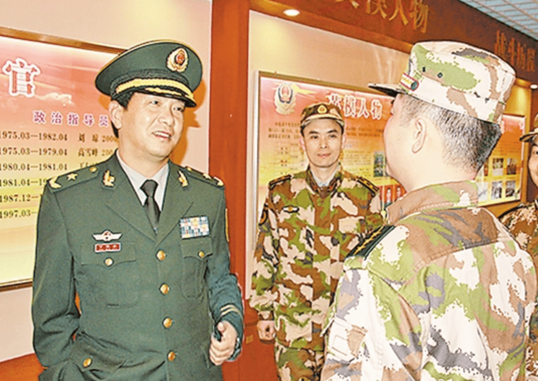 丁晓兵被主席接见，荣耀背后的故事与启示，丁晓兵荣耀背后的故事，被主席接见背后的启示