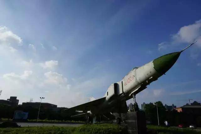 南昌航空大学与歼八战斗机的历史渊源，南昌航空大学与歼八战斗机的历史传奇