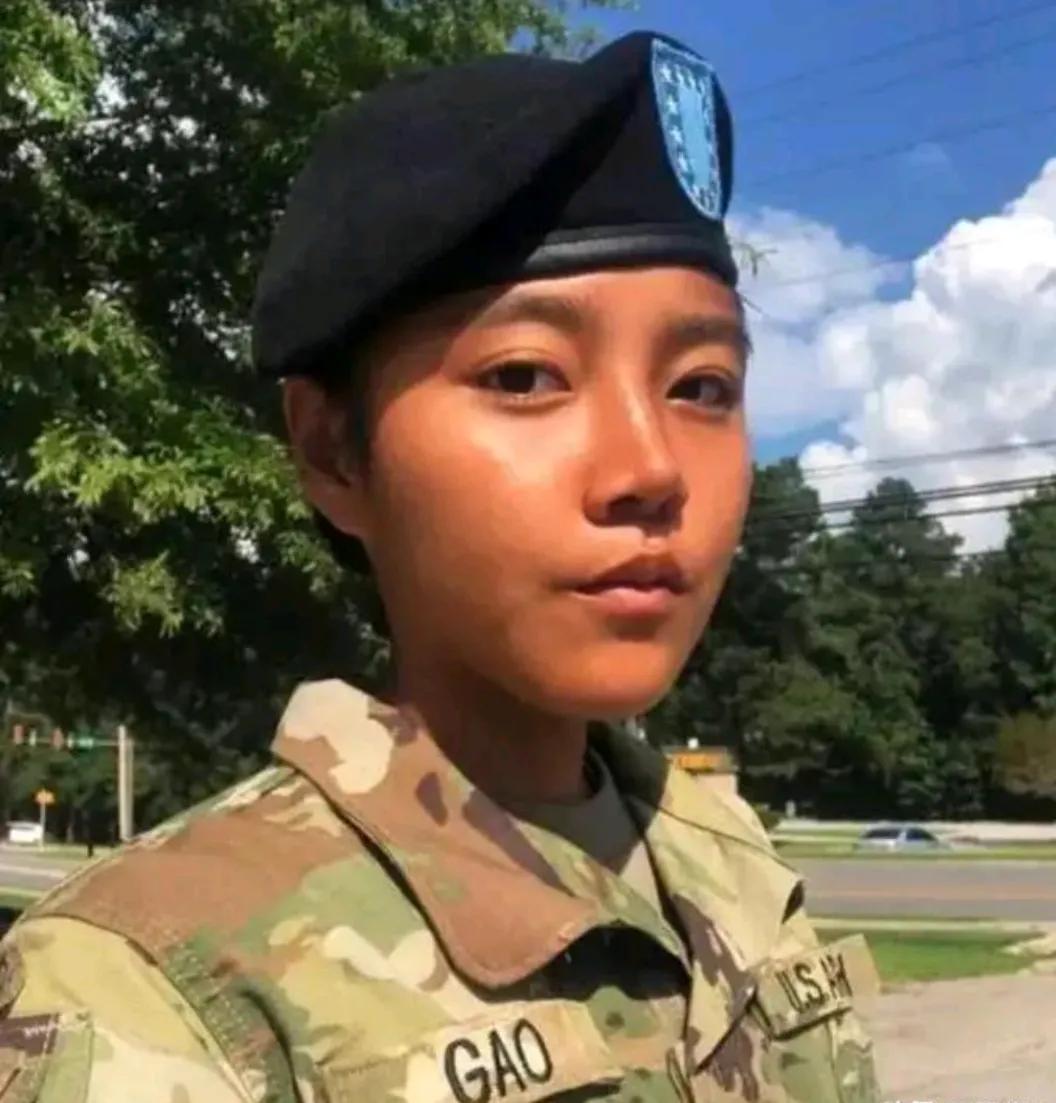 中国女兵图片大全高清图片——展现最美的风采，中国女兵高清图片大全——展现飒爽英姿与风采