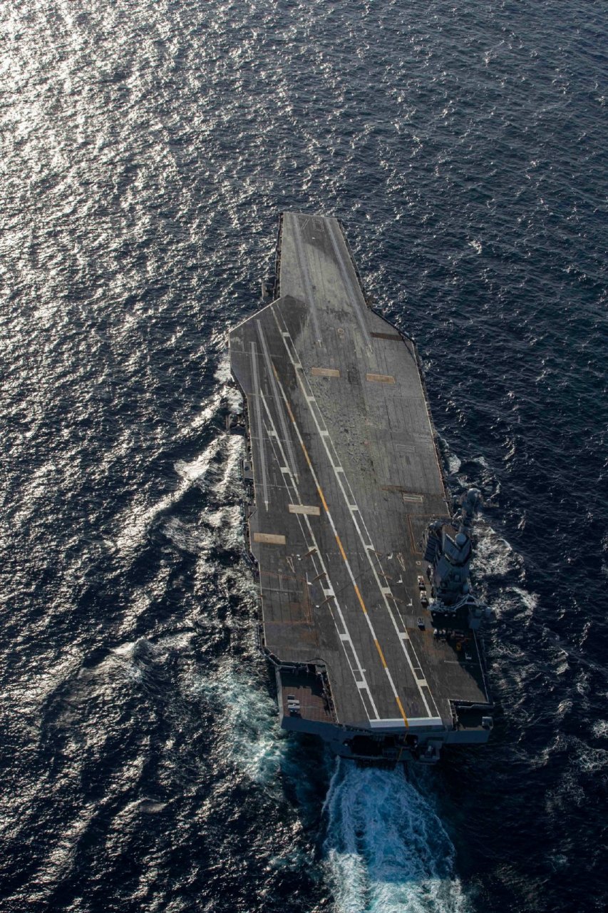 福特号航空母舰高清壁纸，壮丽海上的钢铁巨兽，福特号航空母舰高清壁纸，壮丽海上的钢铁巨兽之王