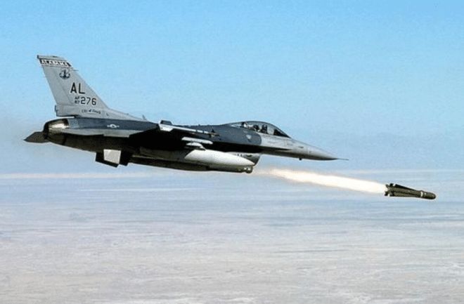 F-16 Block 70战机，性能升级与未来展望，F-16 Block 70战机，性能升级与未来展望分析