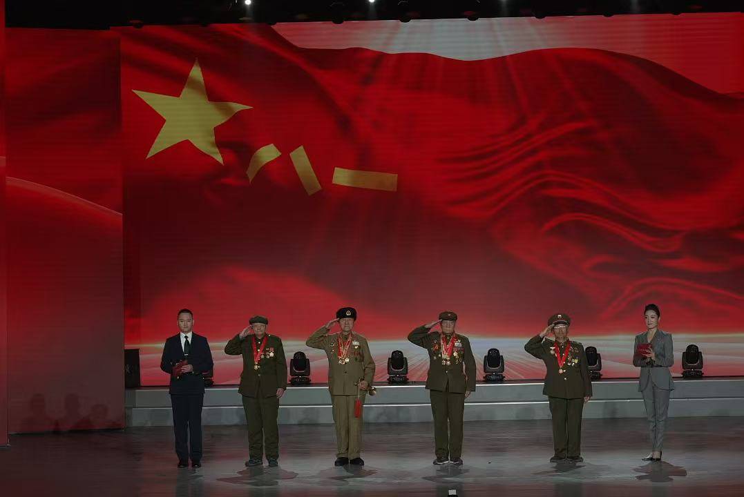 赞颂抗美援朝，英勇无畏的战士与不屈的民族精神朗诵，抗美援朝战士英勇无畏，民族精神不屈不挠的壮丽诗篇