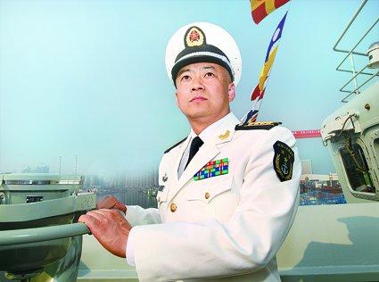辽宁舰副舰长崔永刚，海军精英的杰出代表，辽宁舰副舰长崔永刚，海军精英典范