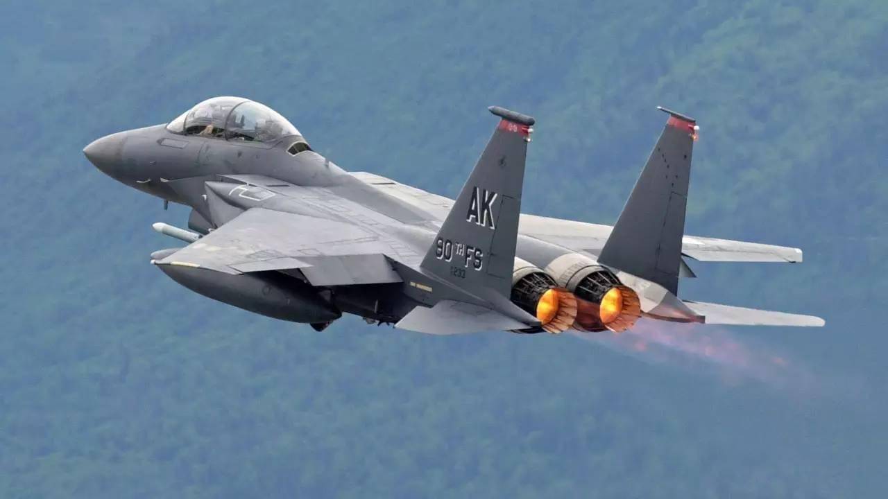 歼-16的机载武器和航电系统深度解析，歼-16机载武器与航电系统全面解析