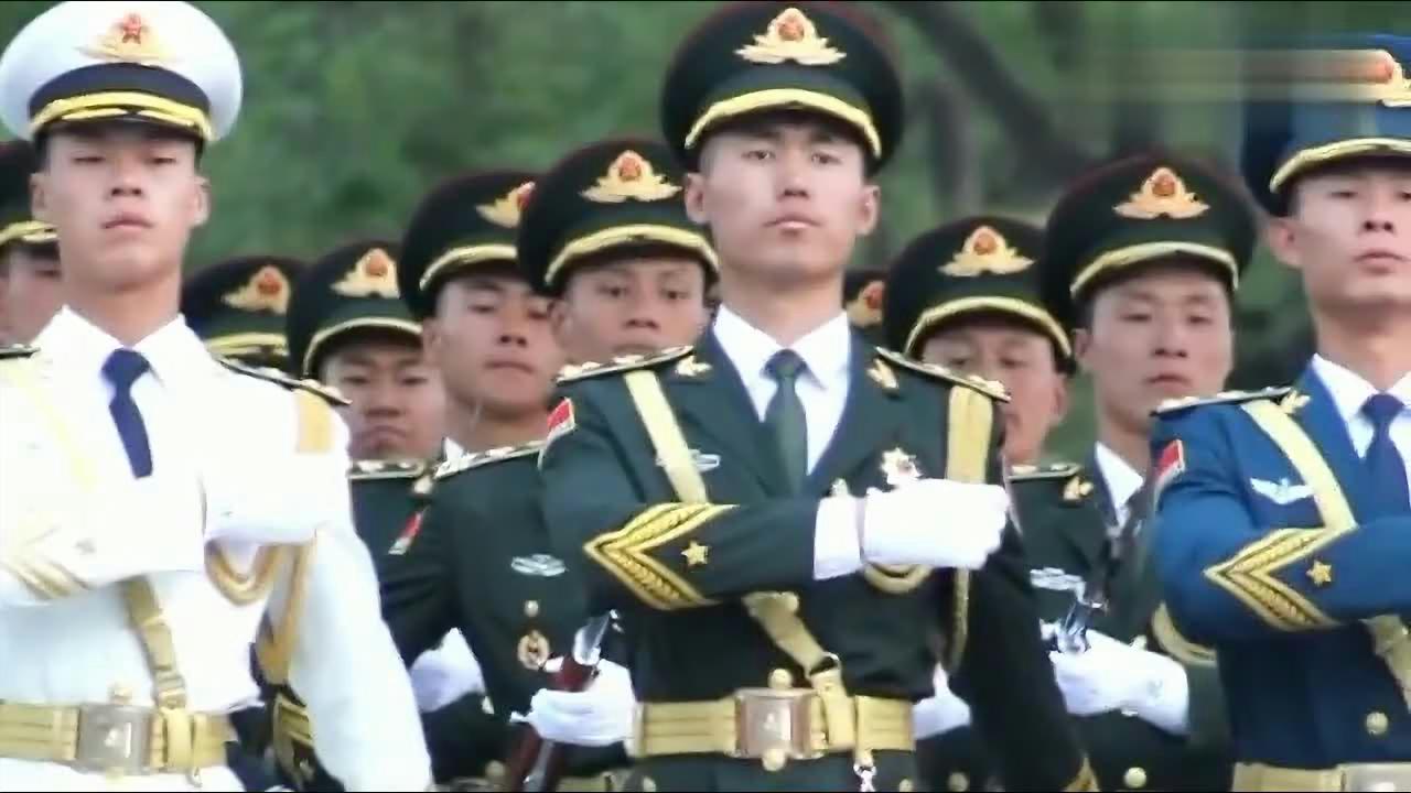 三军仪仗队与国旗护卫队正步区别解析，三军仪仗队与国旗护卫队正步区别的深度解析