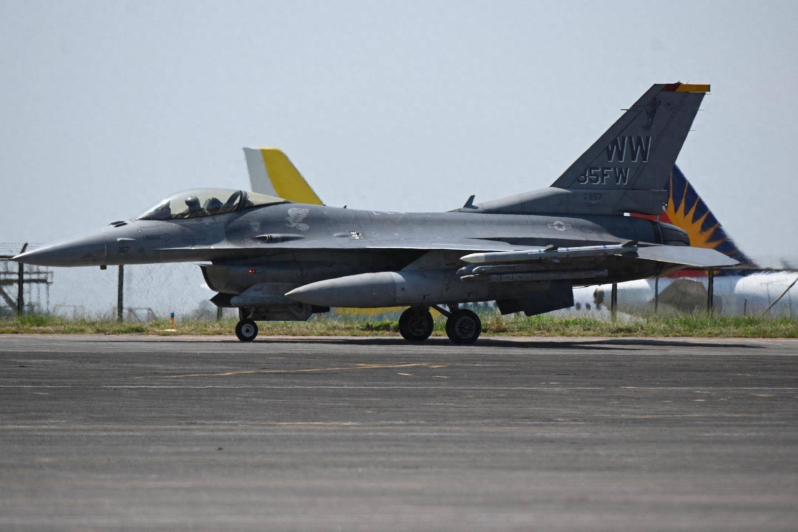 中国购买F-16，背景、影响与前景分析，中国购买F-16，背景解析、影响及前景展望