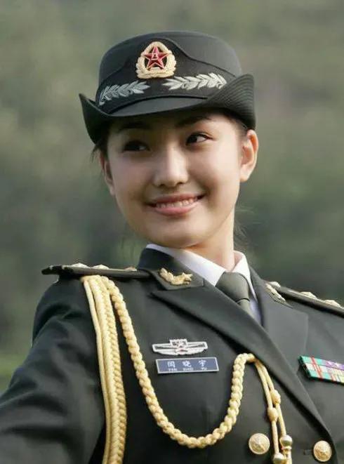 解放军女兵最帅照片，展现力量与荣耀的瞬间，解放军女兵最帅瞬间，力量与荣耀的展现