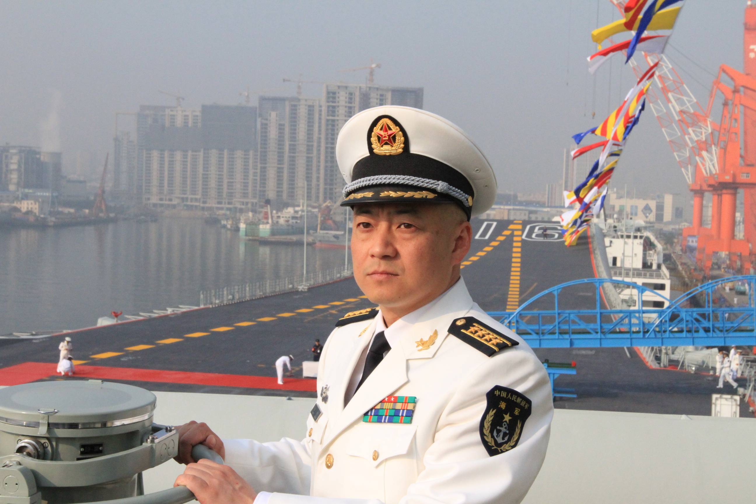 中国第三艘航母舰长揭秘，谁将执掌未来海上强国之盾？，中国第三艘航母舰长揭秘，谁将执掌海上强国的新时代盾牌？