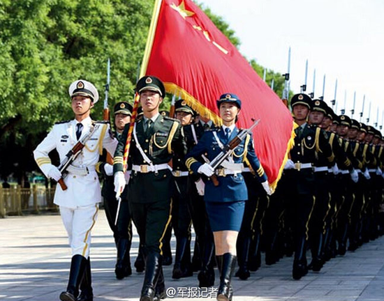 中国女兵方队领队，巾帼不让须眉，展现新时代风采，中国女兵方队领队展现新时代巾帼风采