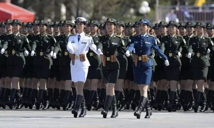 医疗兵女兵阅兵，展现女性力量与荣耀的时刻，医疗女兵阅兵，展现女性力量与荣耀的辉煌瞬间