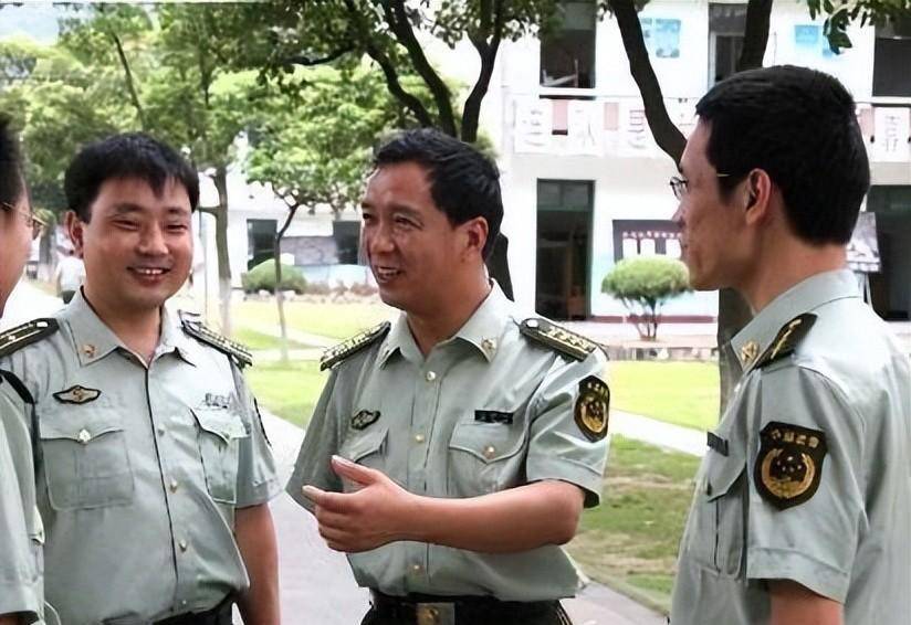 丁晓兵儿子的成长之路，家庭背景与未来展望，丁晓兵儿子成长之路，家庭背景与未来展望