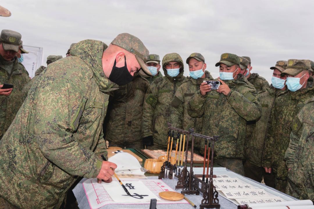 Military Channel in English: An Insight into the World of Military Affairs，英文军事频道，军事事务的世界深度解析