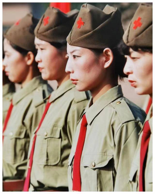 八十年代中国女兵照片，回忆英勇岁月，见证时代变迁，八十年代女兵照片，英勇岁月的见证与时代变迁的印记