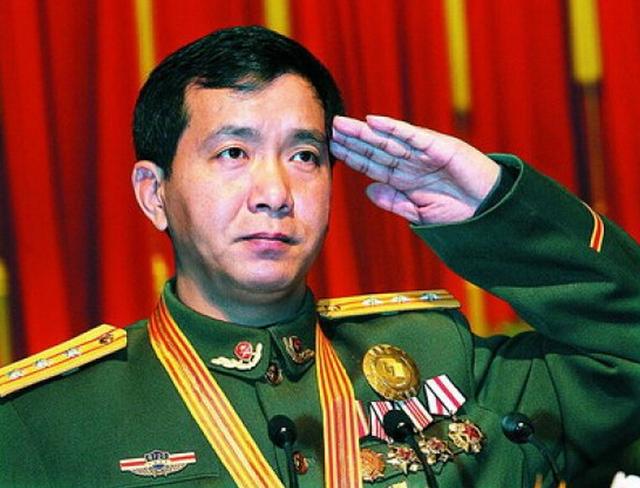 独臂将军丁晓兵的经历，逆境中的坚韧与奋斗，独臂将军丁晓兵，逆境中的坚韧与奋斗之路