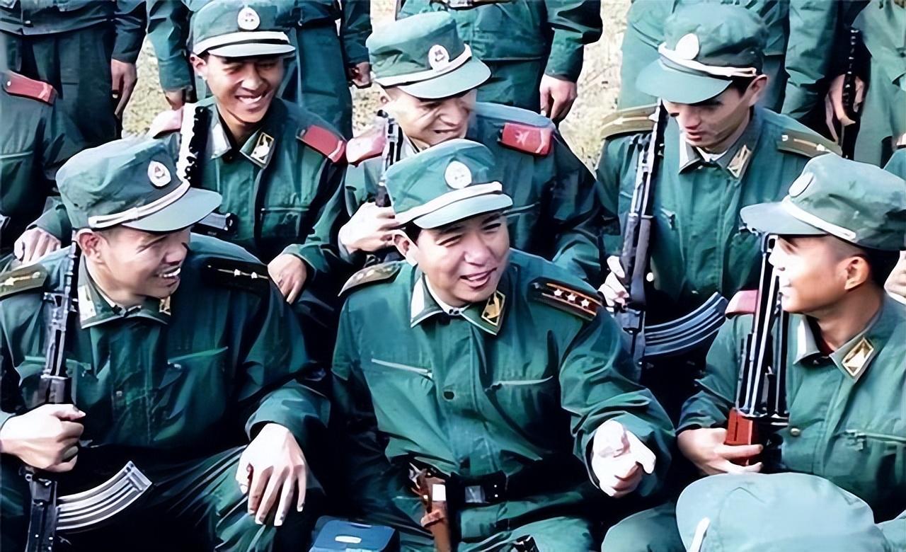 独臂英雄丁晓兵，广西总队政委的非凡人生与励志故事，独臂英雄丁晓兵，广西总队政委的励志人生与非凡故事