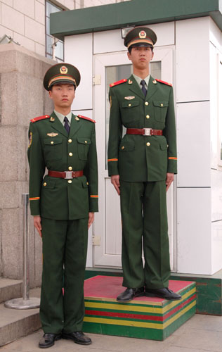 武警服装图片展示，时尚与威严并存的风采，武警服装图片展示，时尚与威严并存的风采展示