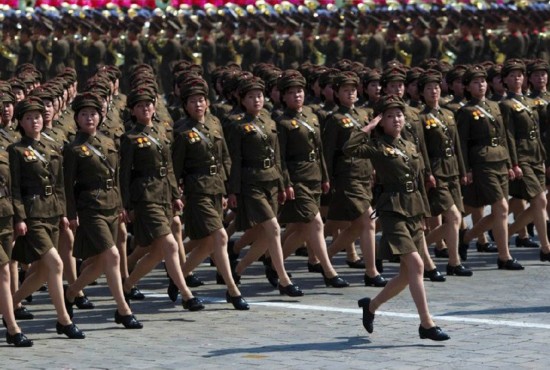 部队女兵可以穿高跟鞋吗？——探讨与解析，部队女兵高跟鞋穿着规定探讨解析
