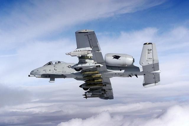 A-10攻击机出现在乌克兰，背景、意义与影响，揭秘A-10攻击机在乌克兰的出现，背景、意义与影响分析