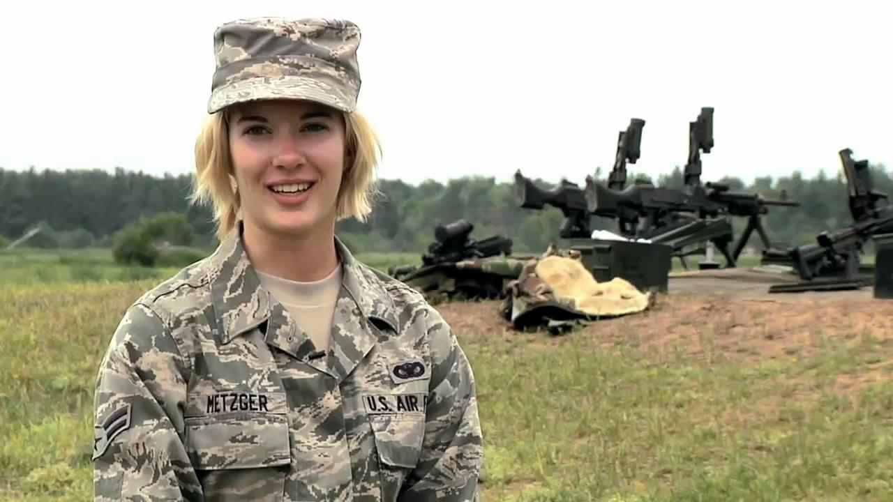 中国空军女兵照片，展现新时代空军力量中的铿锵玫瑰，中国空军女兵风采，新时代铿锵玫瑰展现力量