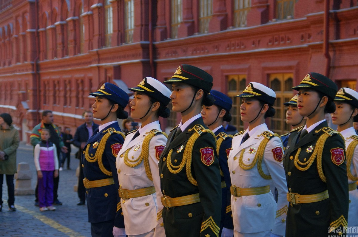 中国女兵仪仗队油画，荣耀与艺术的交织，中国女兵仪仗队油画，荣耀与艺术的辉映