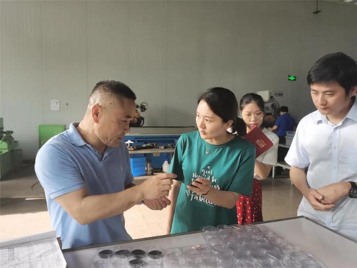 盛建中，一位引领时代的杰出人物，盛建中，时代引领者的杰出风采